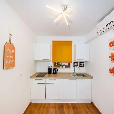 Evergreen Apartment *